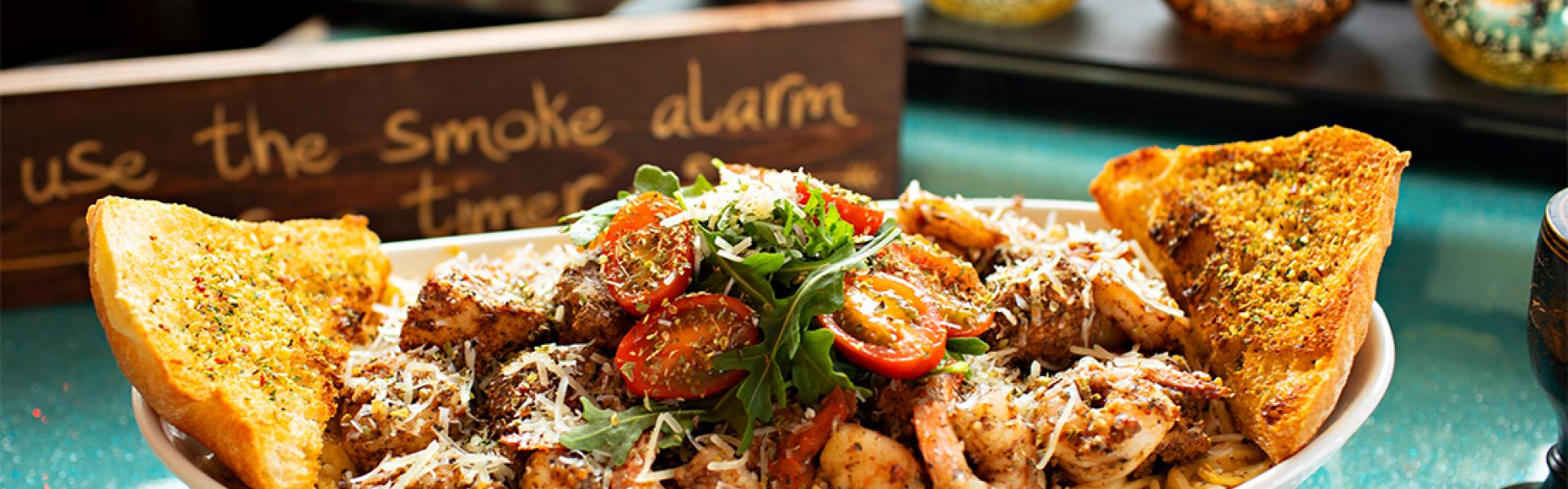 A bowl of Pulled pork salad with toast 