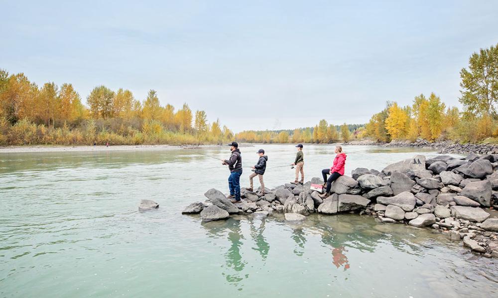 Family fishing on the Quesnel River