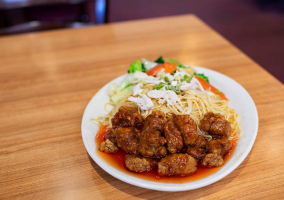 A plate of Chicken chow mein 