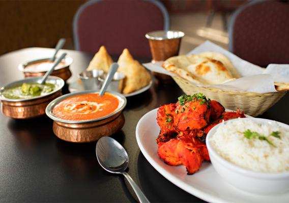 Serves a variety of vegetarian and non-vegetarian curries, samosas, platters with an authentic Indian taste. 